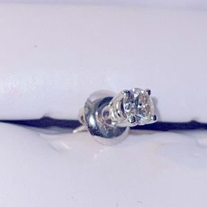 Diamond stud earring